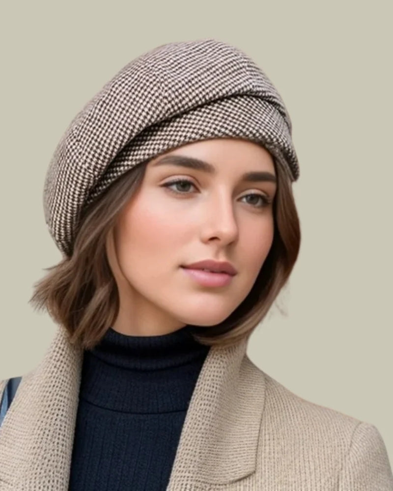 Baskerhat til damer – Klassisk hat med rundt hoved og glat overflade