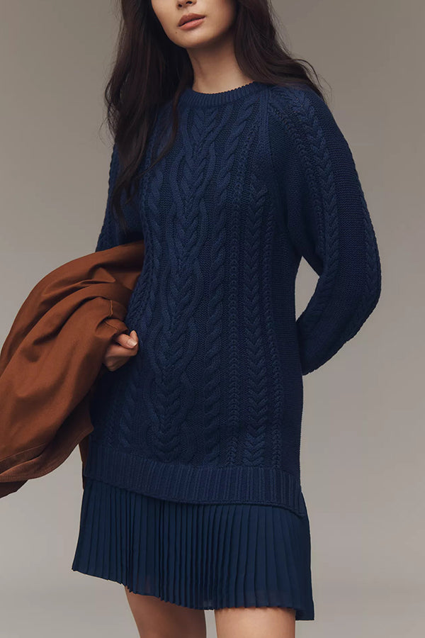 Elegant Strikkjole med Plisserede Chiffon Detaljer