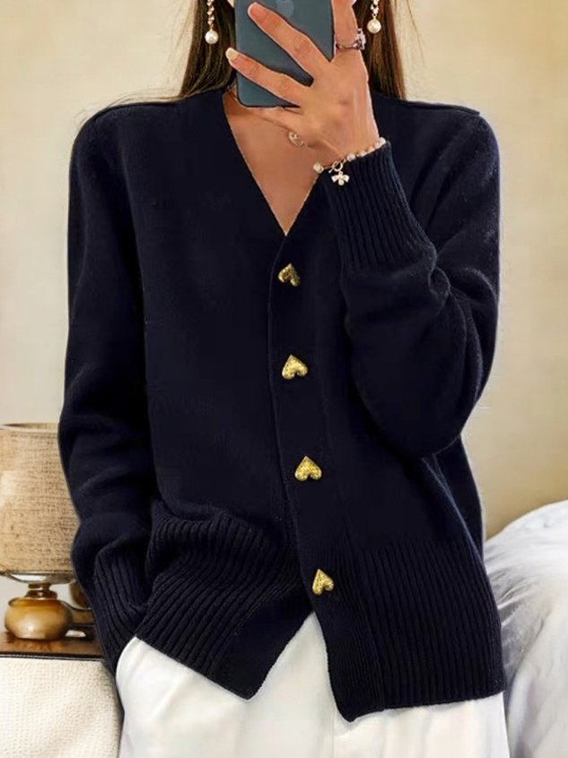 Chic strikcardigan med knapdetaljer og tidløs elegance