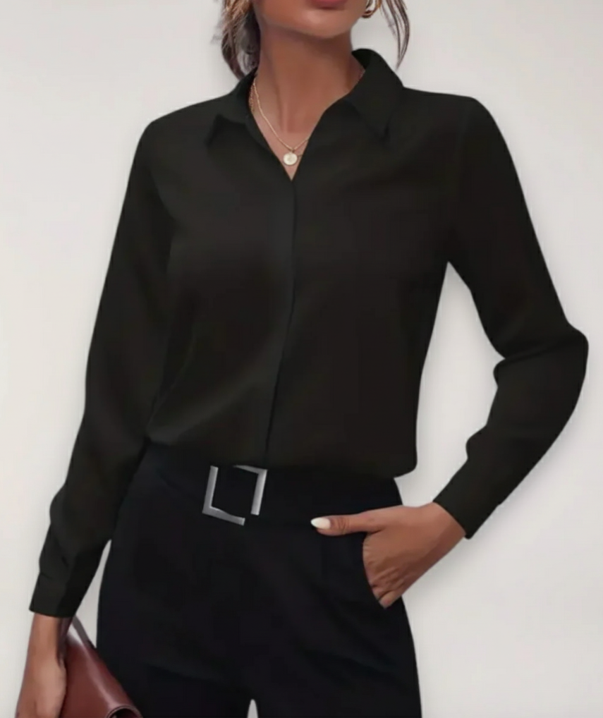 Maja | Elegant blus med knappdetalj för stiliga arbetskläder