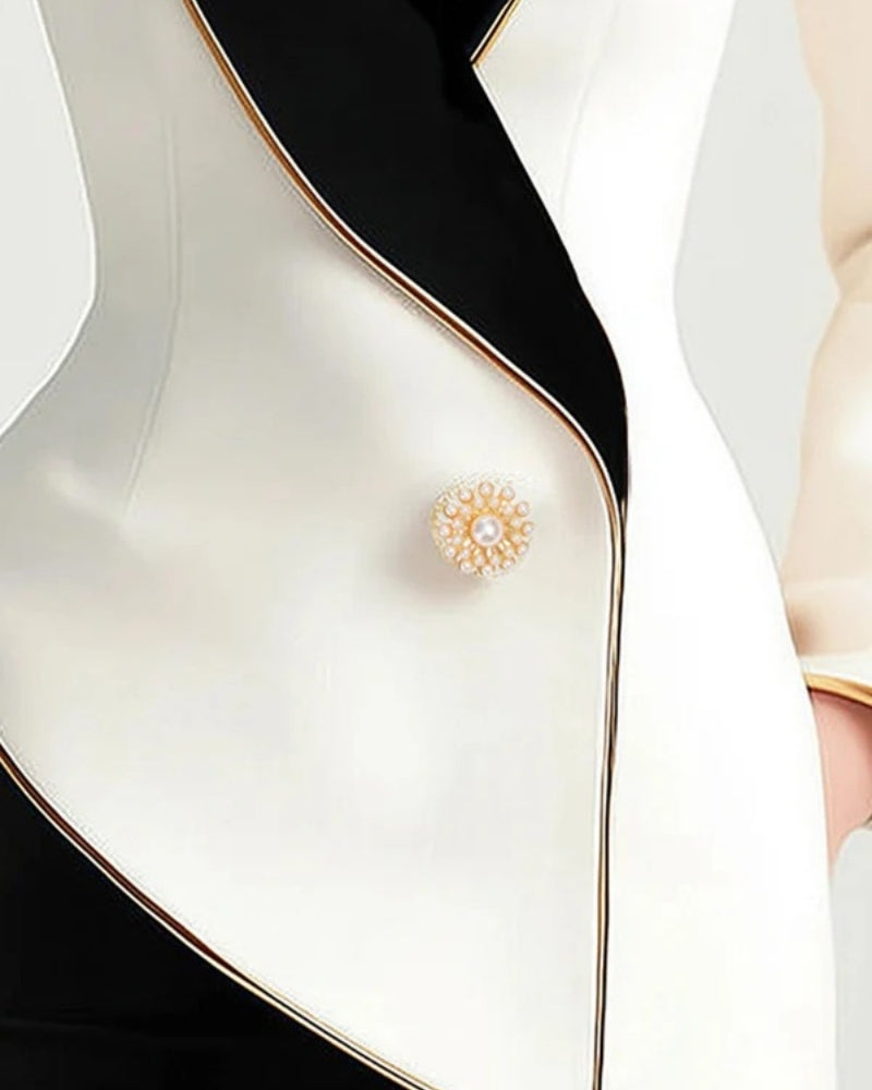 Blazer Dame – To-farvet asymmetrisk blazer med guldknap