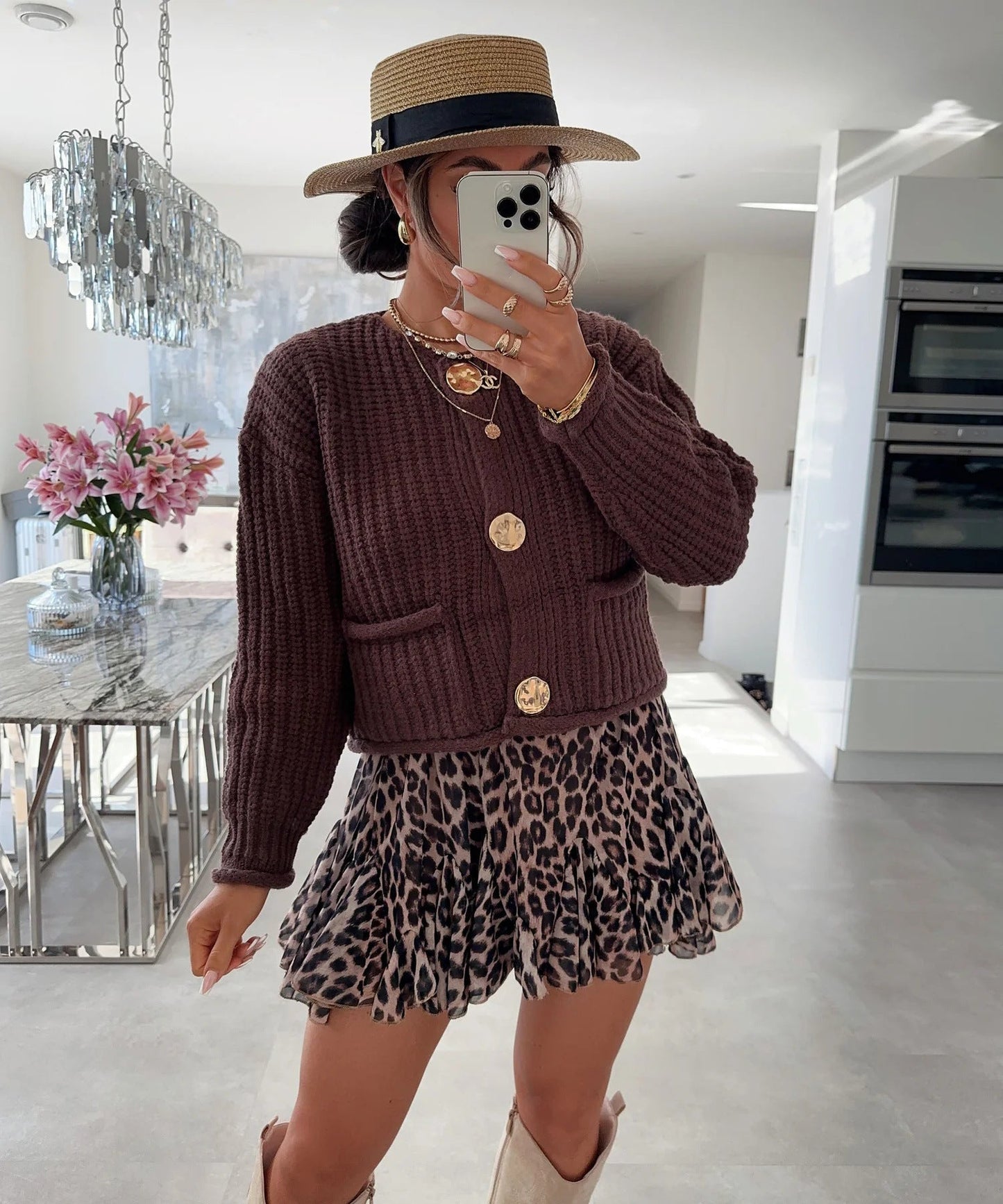 Elegant Oversized Strikjakke med Knapper og Lommer