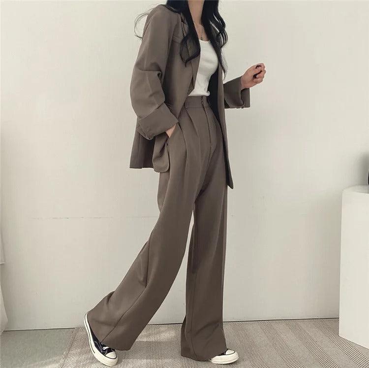 Elysia | Tvådelad Kostym med Lång Blazer för Moderna Kvinnor