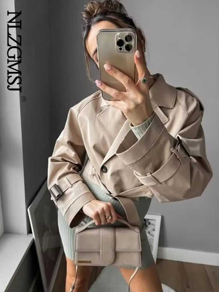 Trendig oversize trenchcoat med skarp silhuett