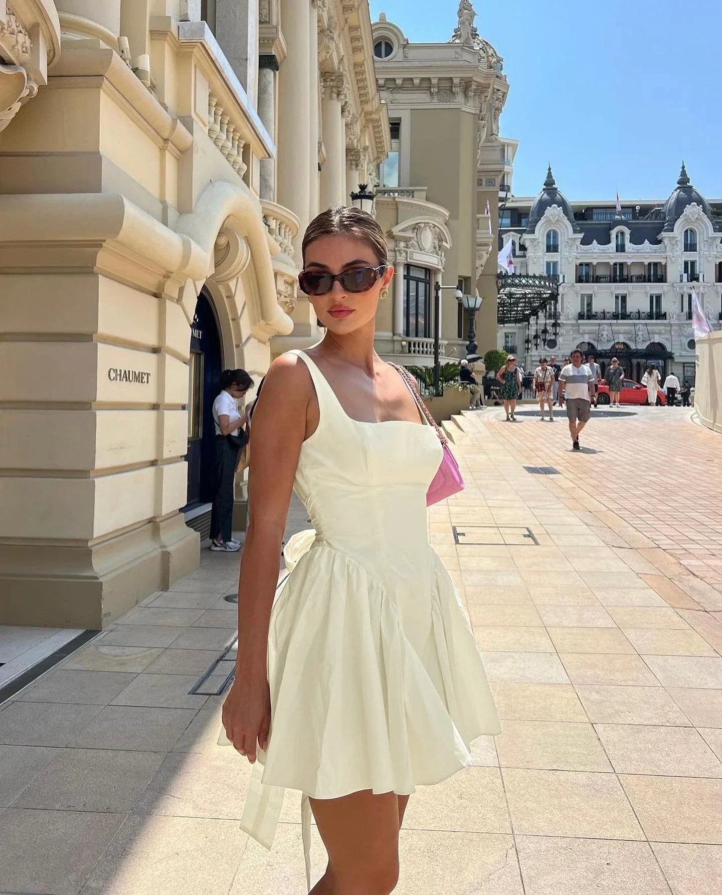 Celine™ | Elegant Minikjole med Åben Ryg og Sløjfe