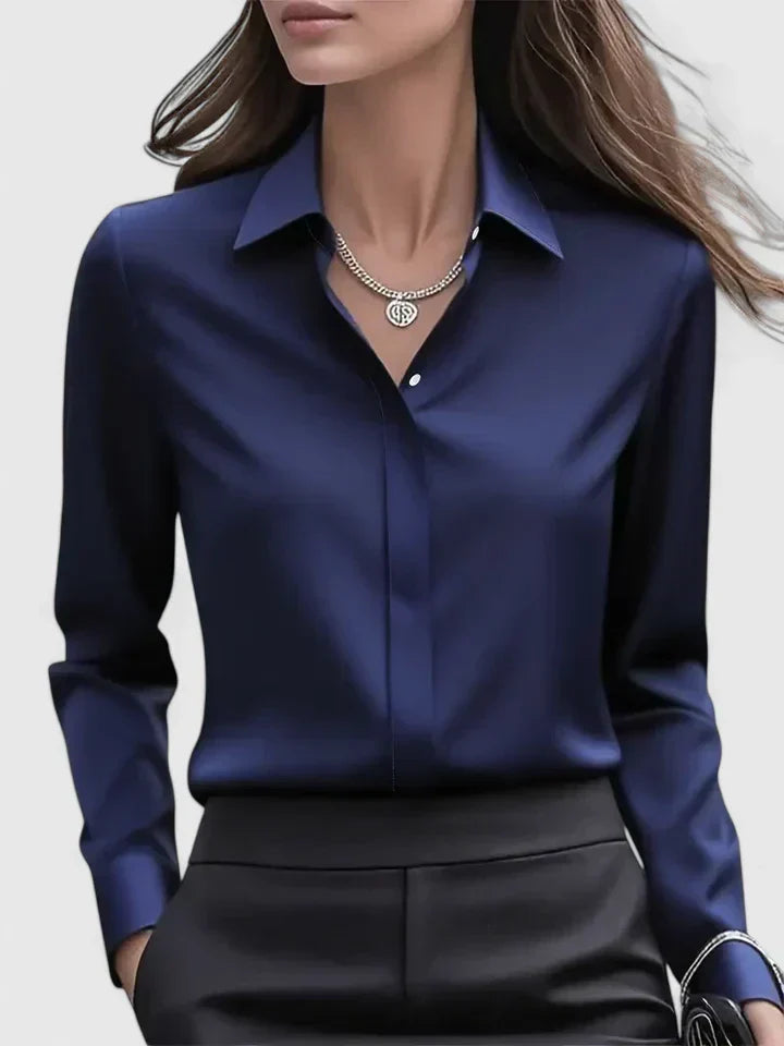Mira | Elegant satinblus med knappslå för damer