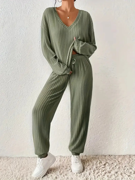 Elegant loungewearset med V-ringning och ribbad design