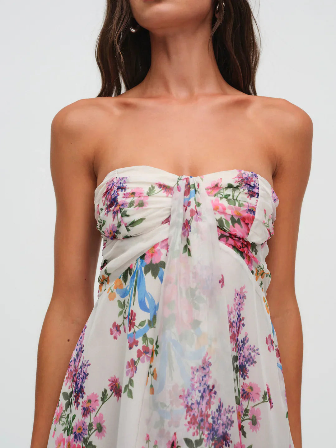 Sofistikeret Boho-Maxikjole med Blomsterprint