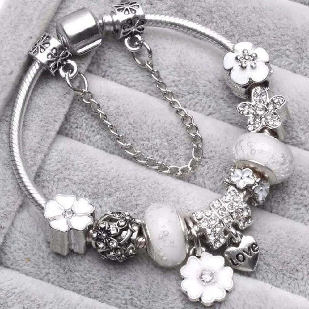 Dame armbånd med blomsterdesign – Sarte charm armbånd