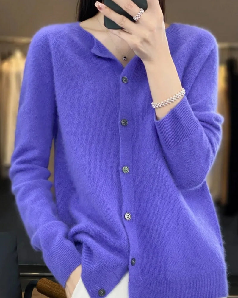 Dame-strikjakke med O-udskæring – Blød strik med knapliste