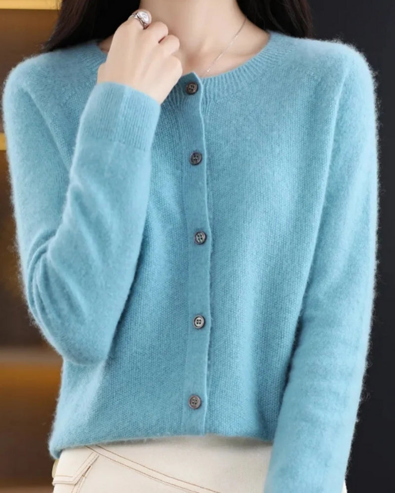 Dame-strikjakke med O-udskæring – Blød strik med knapliste