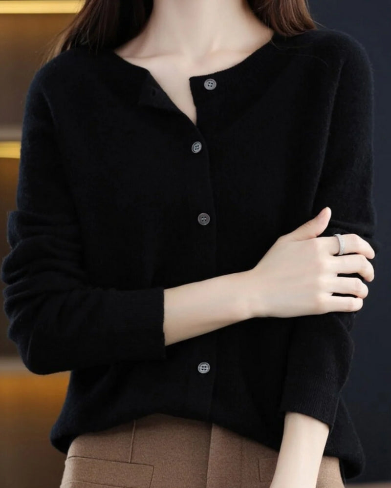 Dame-strikjakke med O-udskæring – Blød strik med knapliste