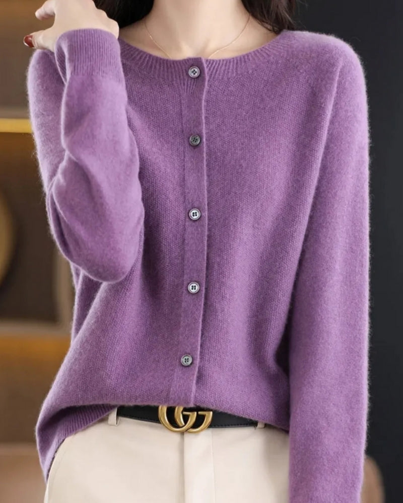 Dame-strikjakke med O-udskæring – Blød strik med knapliste