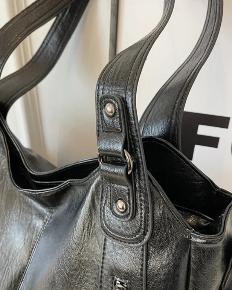 Dame- skuldertaske – rummelig og stilfuld med justerbar rem