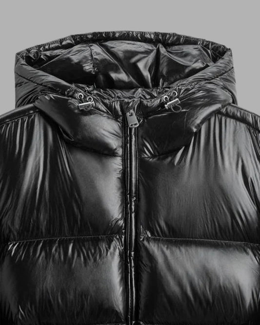 Dame-vinterjakke – skinnende pufferfrakke med hætte