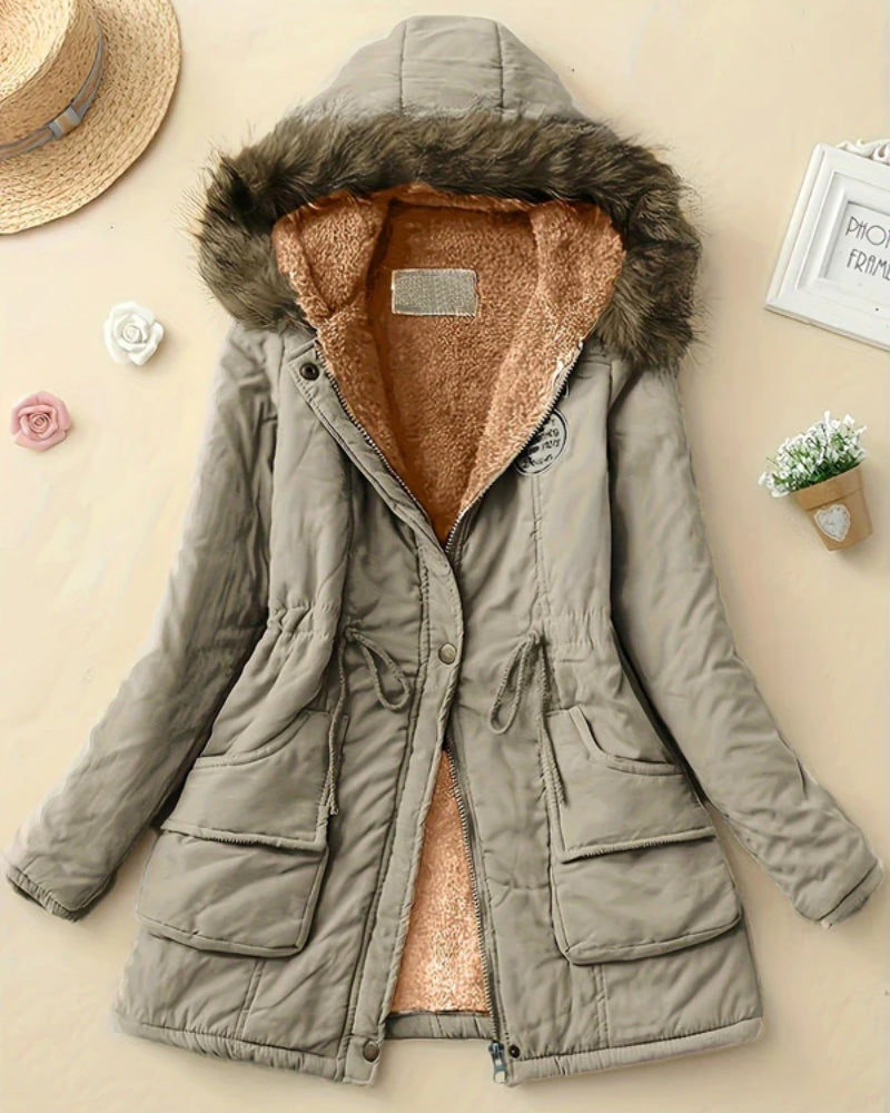 Dameparka – Klassisk Lang Vinterjakke i Ensfarvet Stil