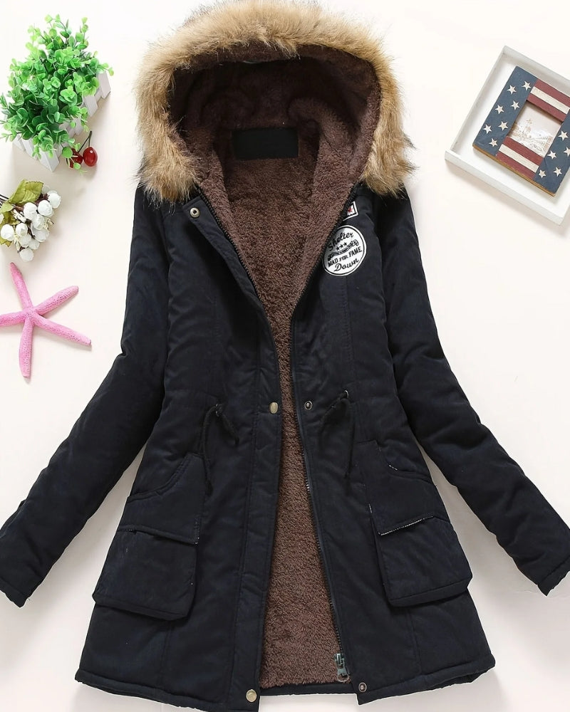 Dameparka – Klassisk Lang Vinterjakke i Ensfarvet Stil