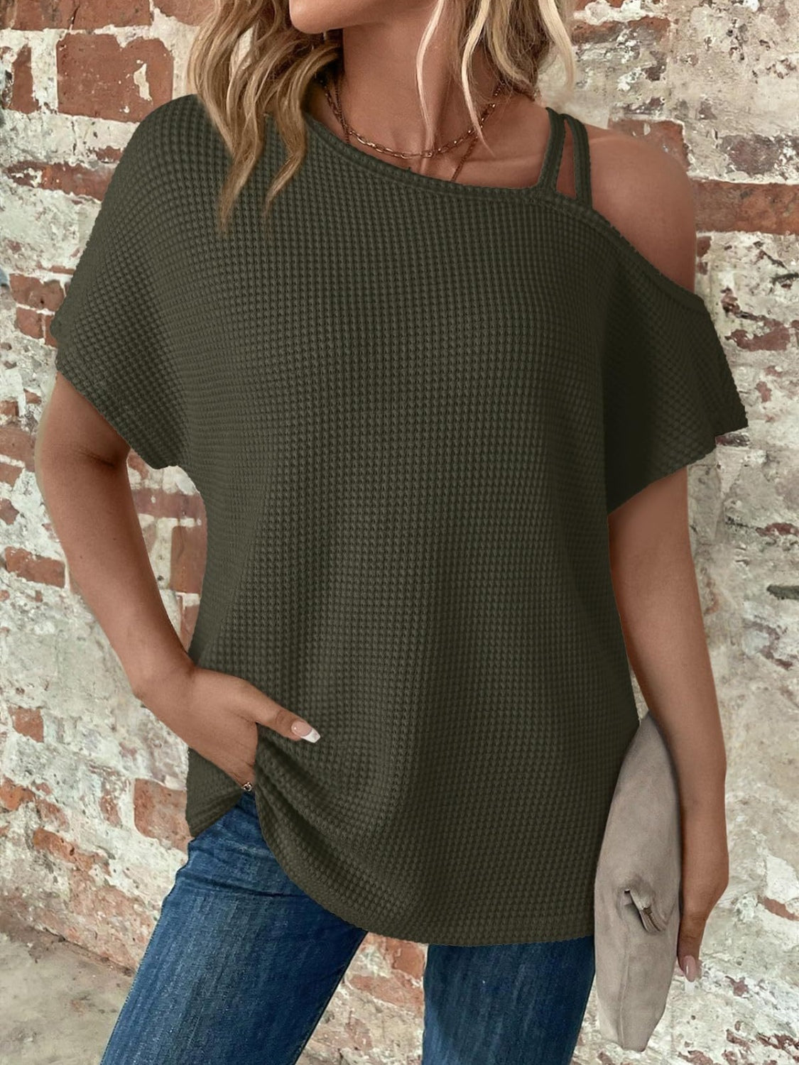 Stilfuldt Asymmetrisk T-Shirt med Rund Halsudskæring
