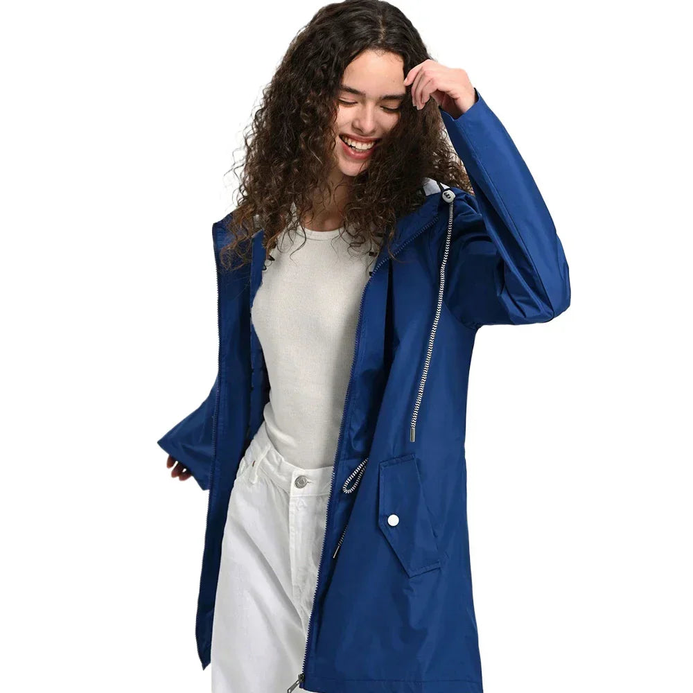 Elegant vandafvisende trenchcoat til alle vejrforhold