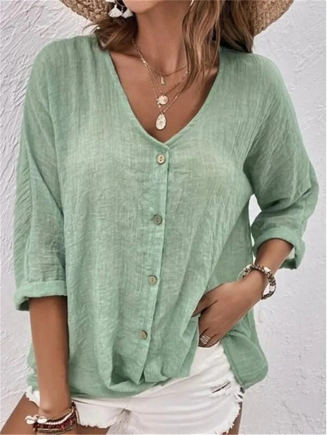 Lina - Elegant Blus med V-ringning och Knappdetaljer