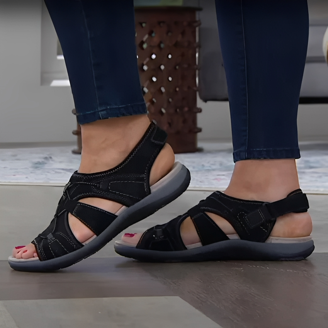 LuxeSole - Eleganta Sommersandaler för Den Moderna Kvinna