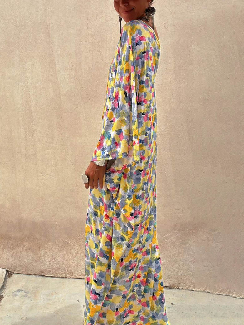 Uden Anstrengelse: Maxi-Kjole med Off-Shoulder og Kunstnerisk Print