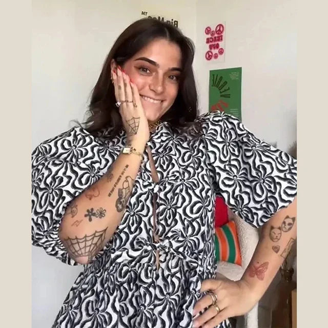 Chic Bluse med Puffærmer og Sløjfedetaljer