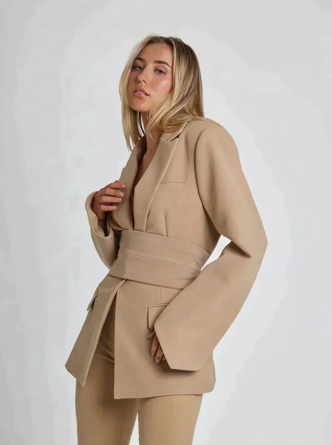 Elara Blazer med bältesdetaljer