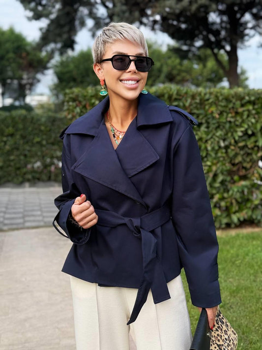 Stilfuld Cropped Blazer med Bindebælte