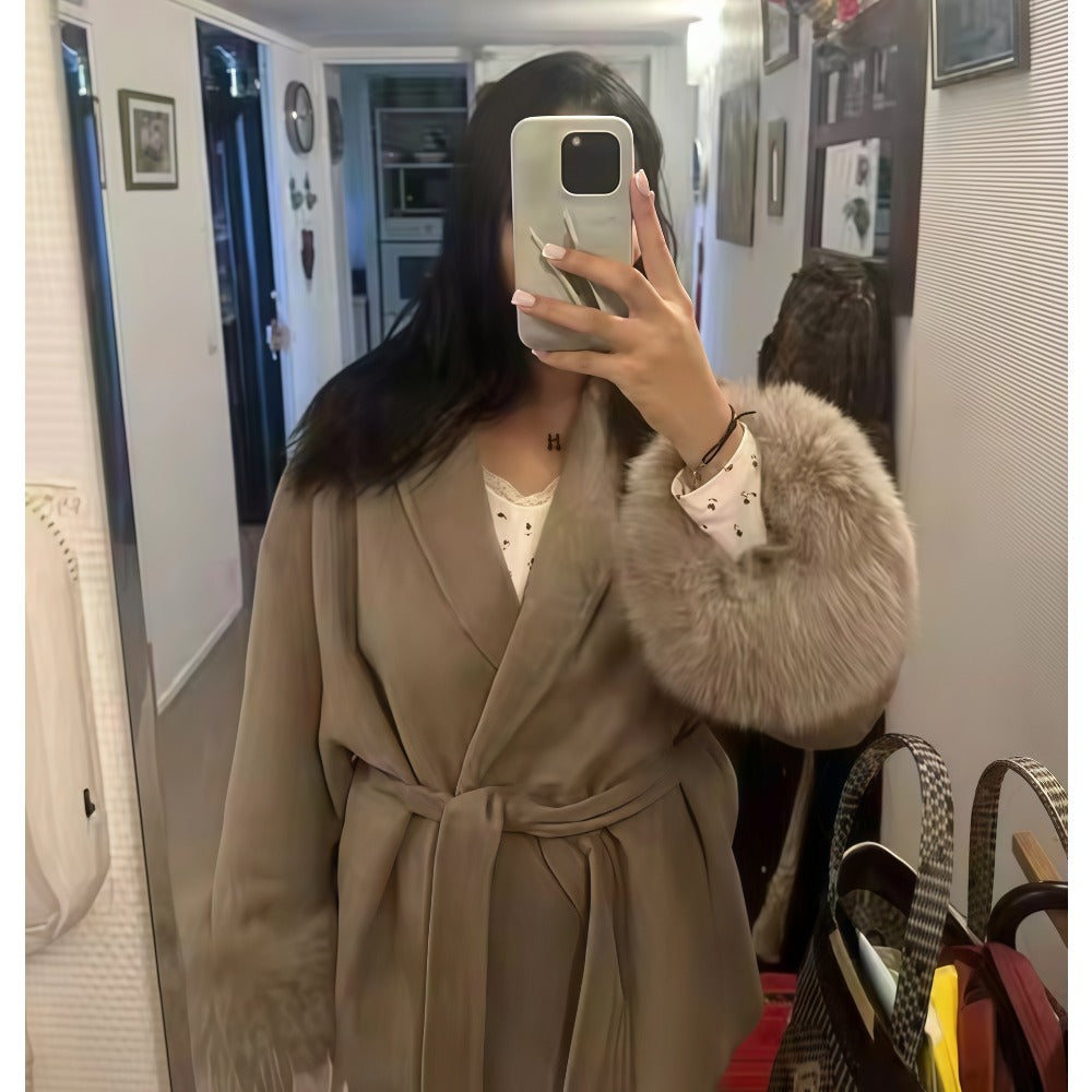 Elegant Damefrakke med Bælte og Bløde Kunstpelsærmer