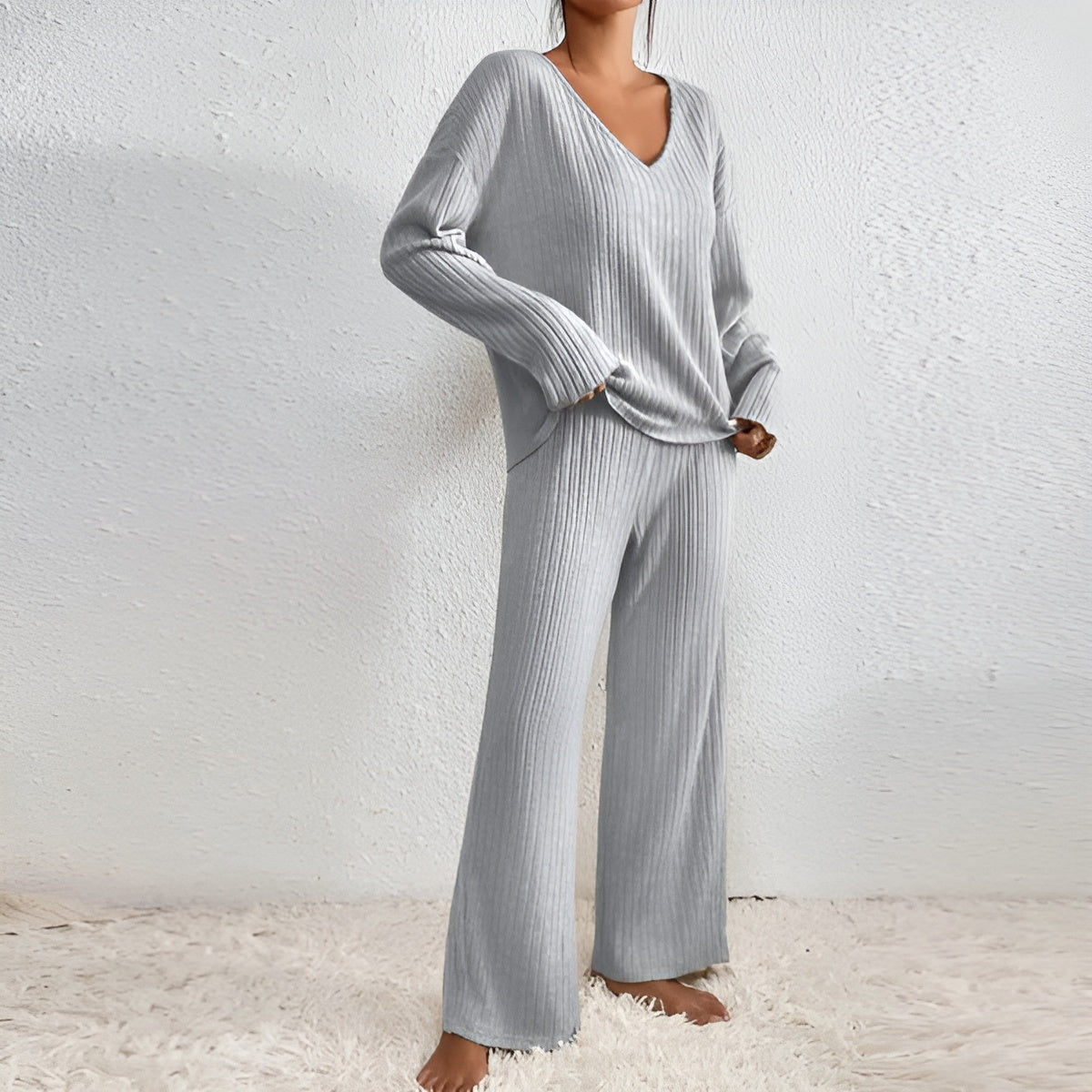Elegant loungewearset med V-ringning och lösa byxor