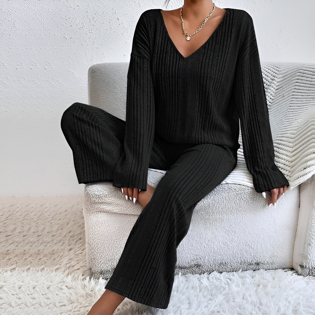 Elegant loungewearset med V-ringning och lösa byxor