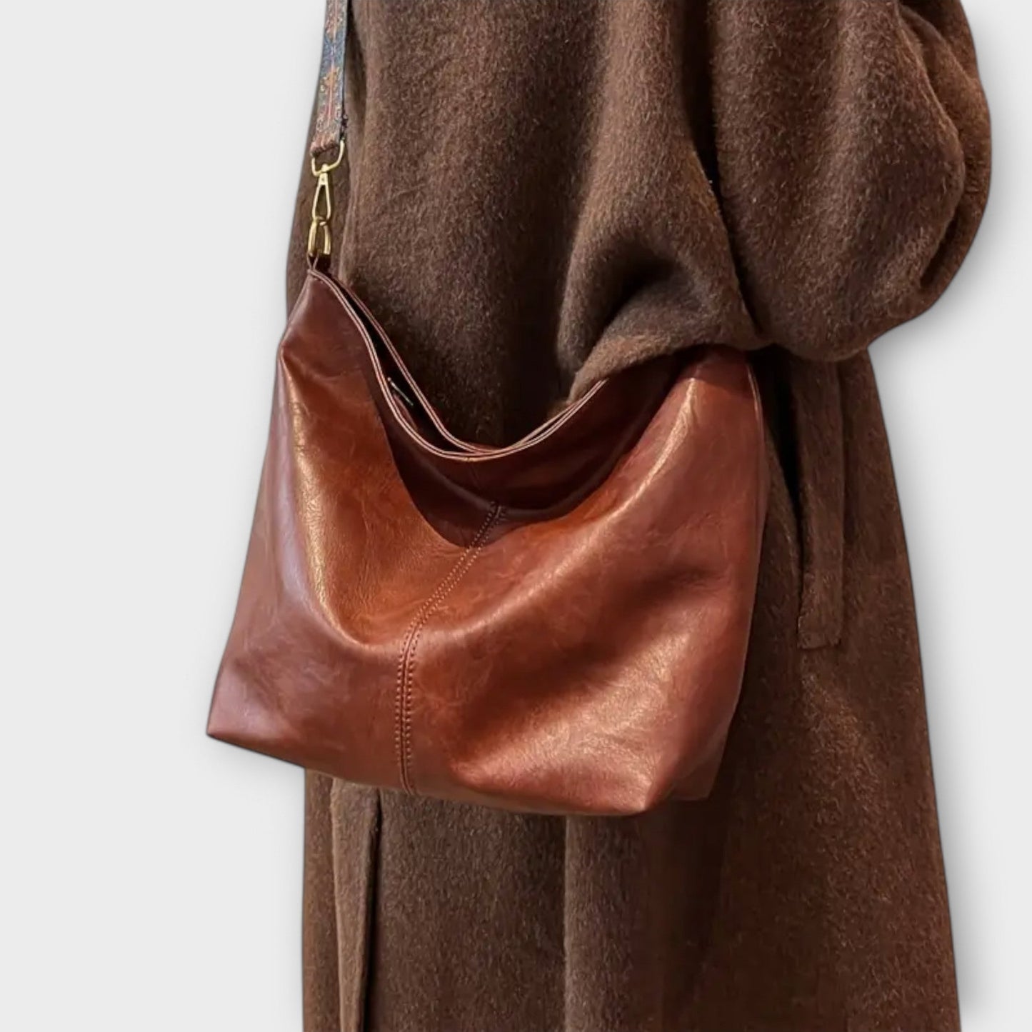 Florina | Elegant axelväska med unik remdesign