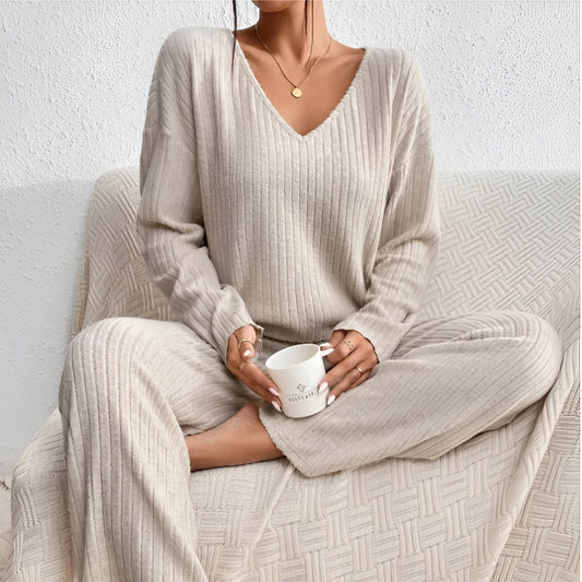 Elegant loungewearset med V-ringning och lösa byxor