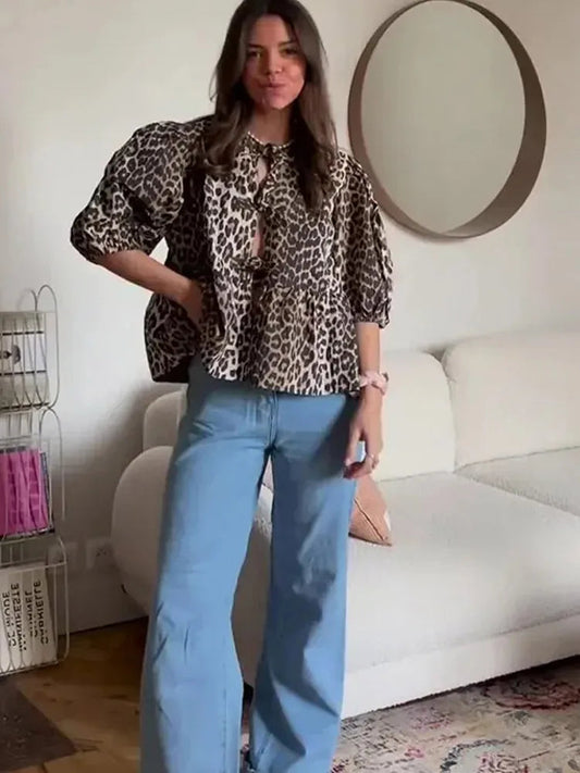 Chic Bluse med Puffærmer og Sløjfedetaljer