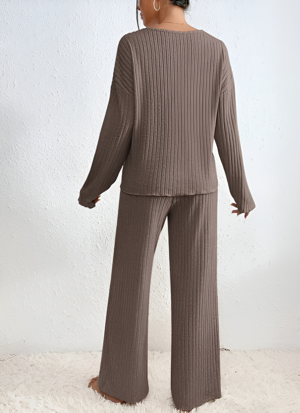 Elegant loungewearset med V-ringning och lösa byxor