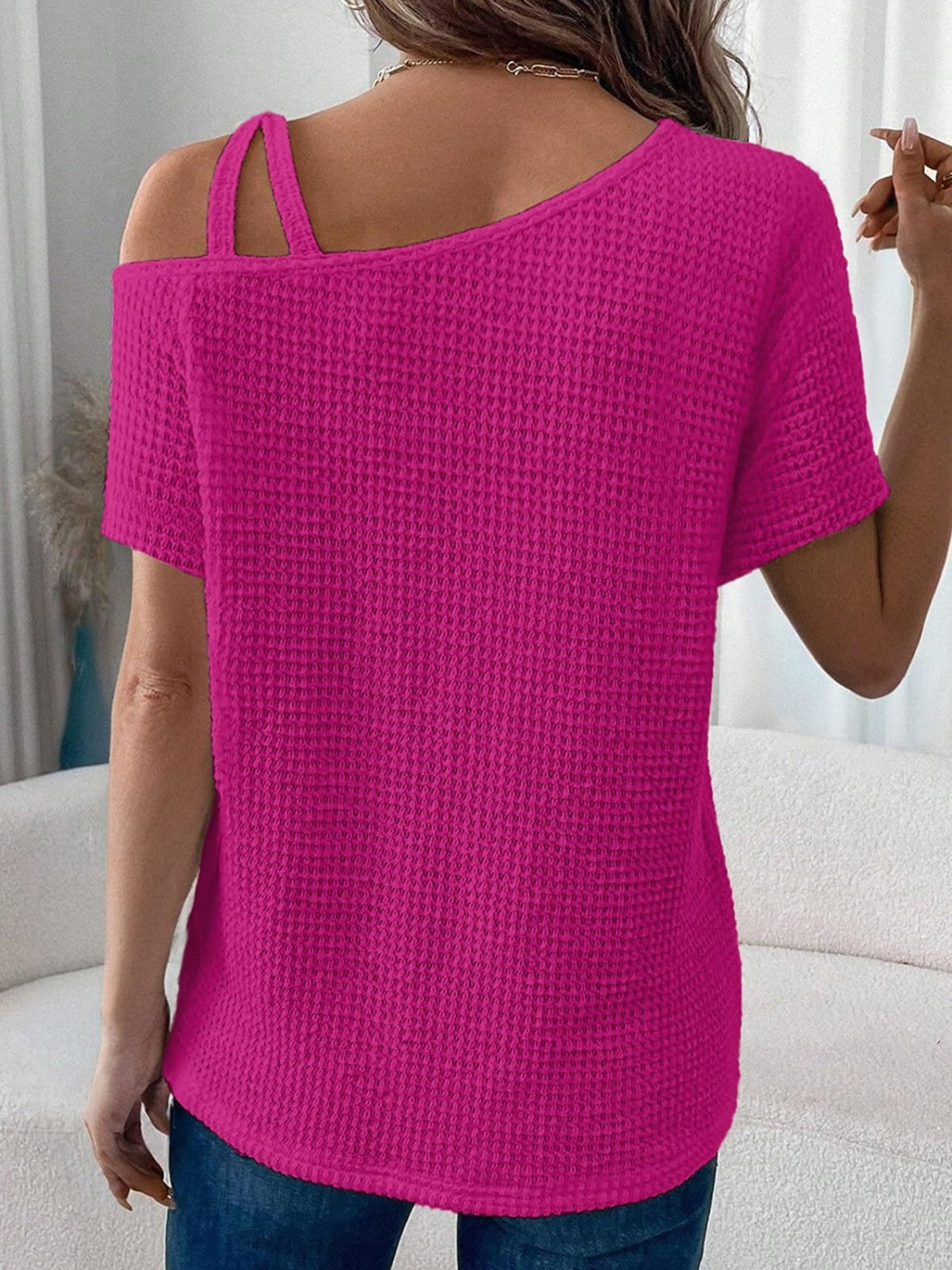 Stilfuldt Asymmetrisk T-Shirt med Rund Halsudskæring