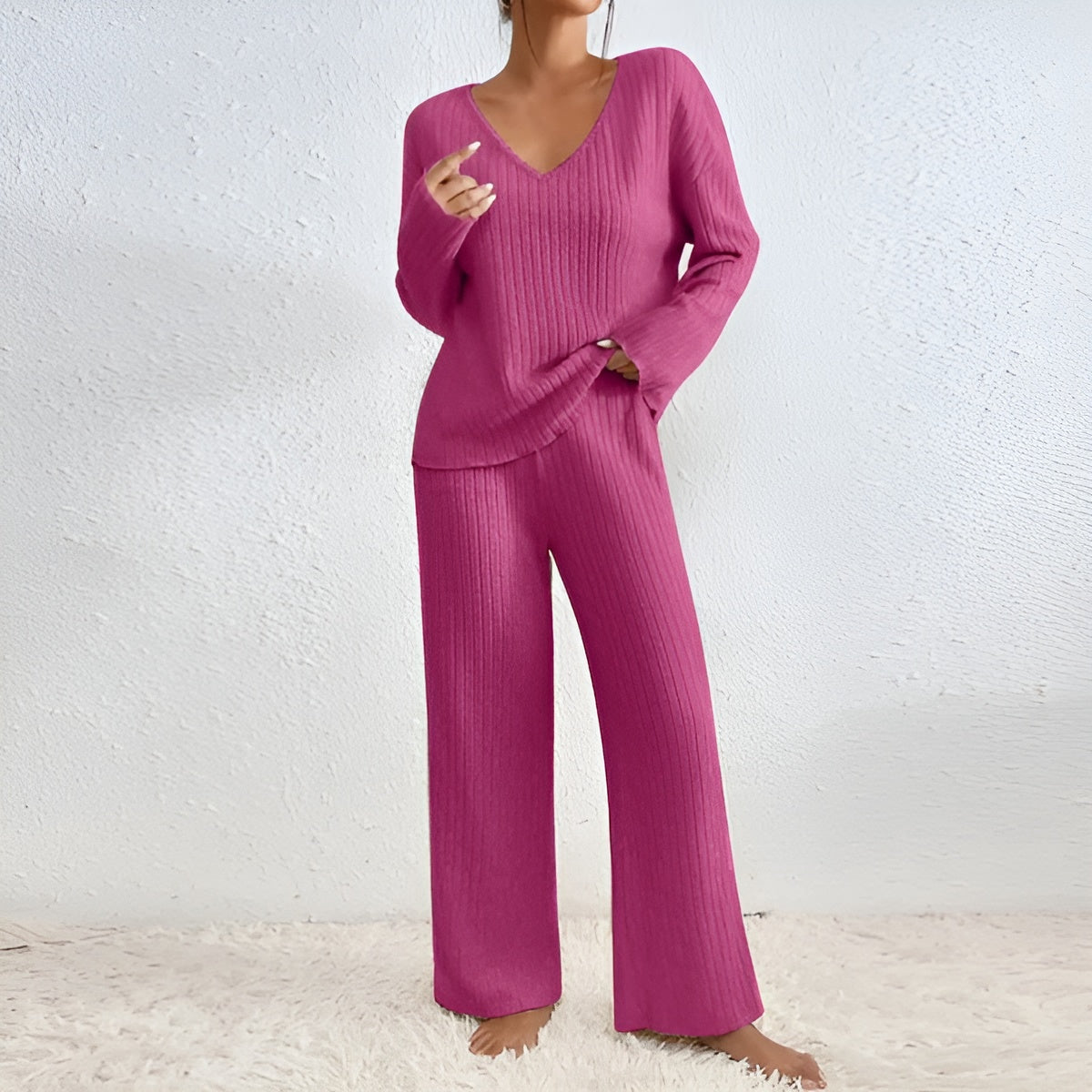 Elegant loungewearset med V-ringning och lösa byxor