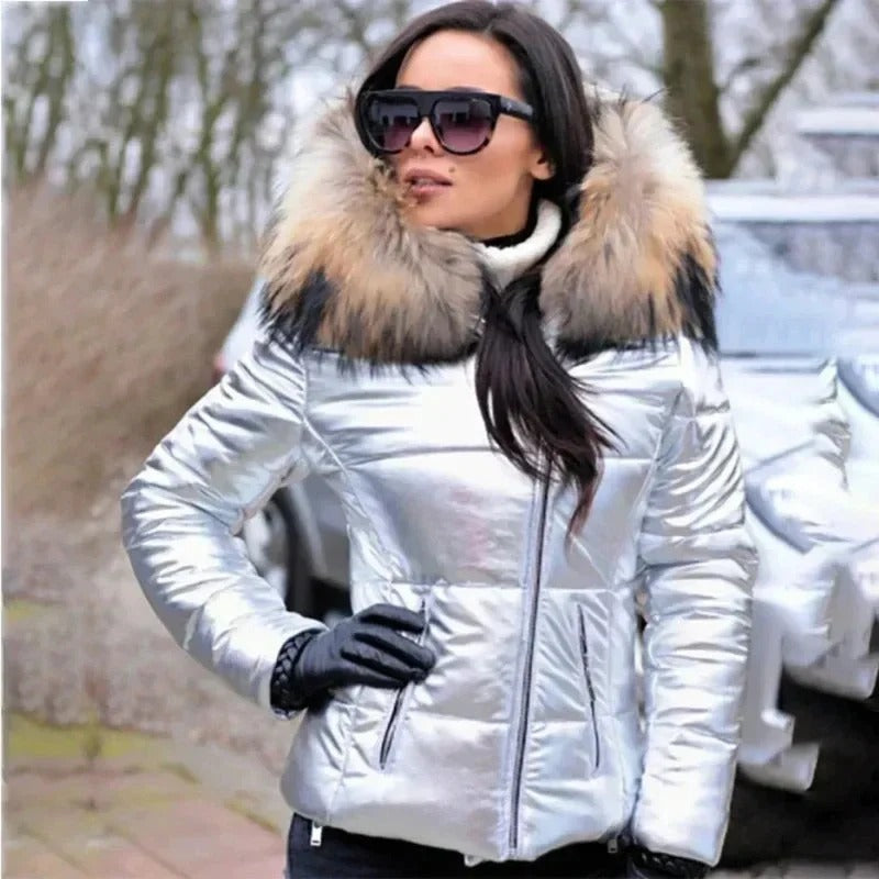 Quilted vinterjakke med hætte - Skinnende overflade med pelslook til kvinder