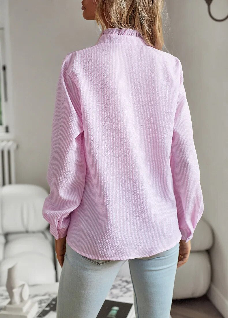 Långärmad blus för damer med knäppning – elegant design