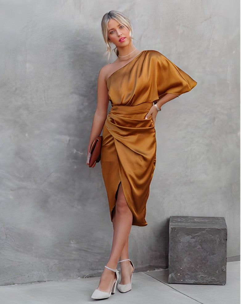 Evelina | Elegant midiklänning med asymmetrisk detalj
