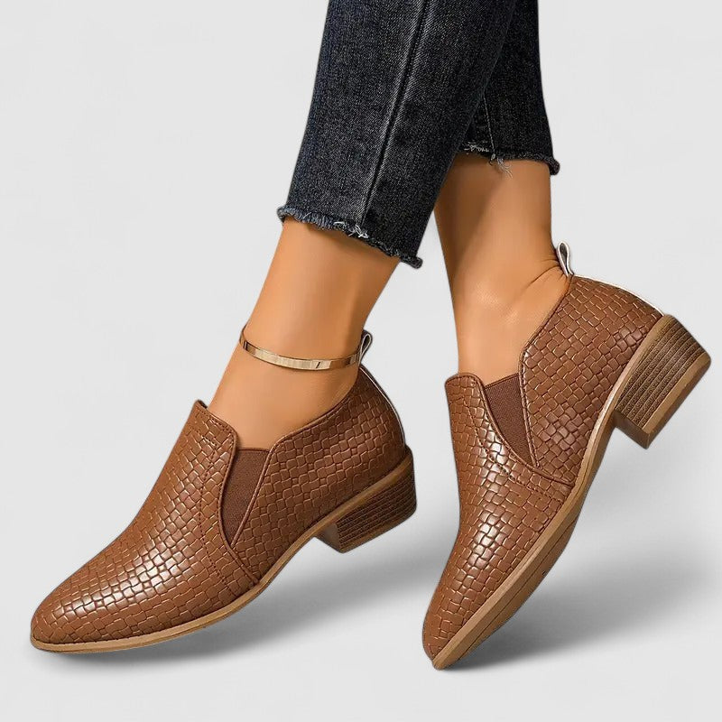 Krokodilmönstrade loafers för dam med klack