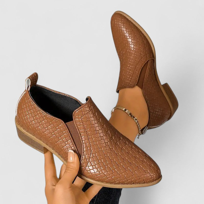 Krokodilmönstrade loafers för dam med klack