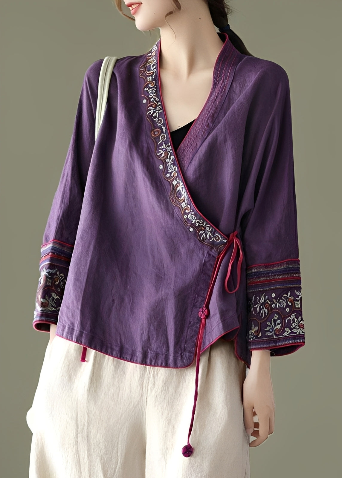Sofia - Elegant Blus med Finstickad Detalj för Kvinnor