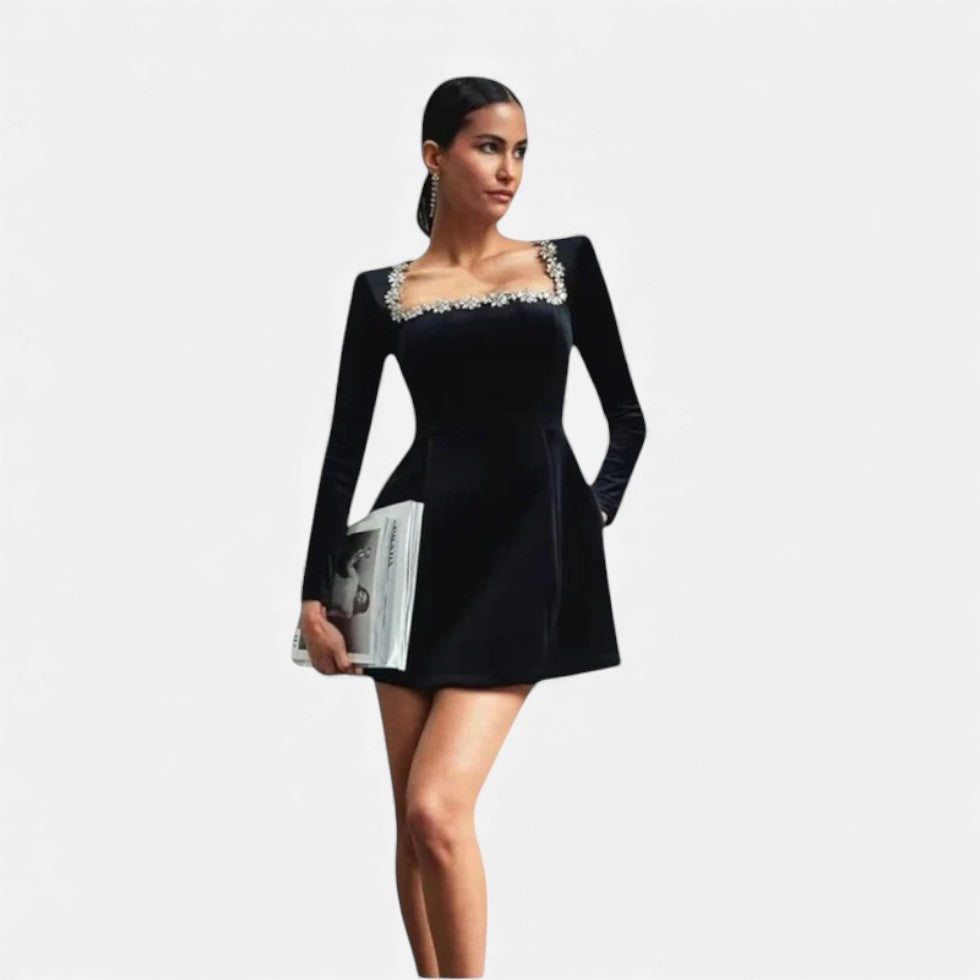 Velvet mini kjole med dekorativ sten trim