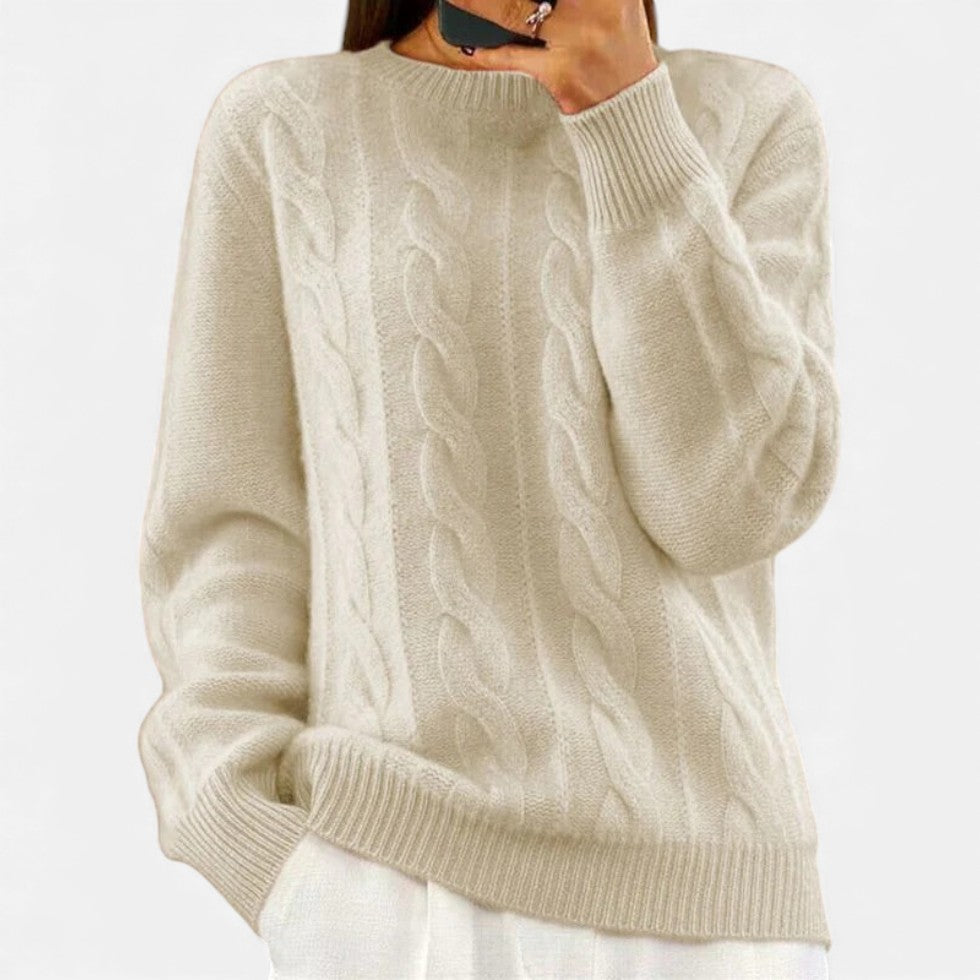 Dame strikket sweater med kabelmønster