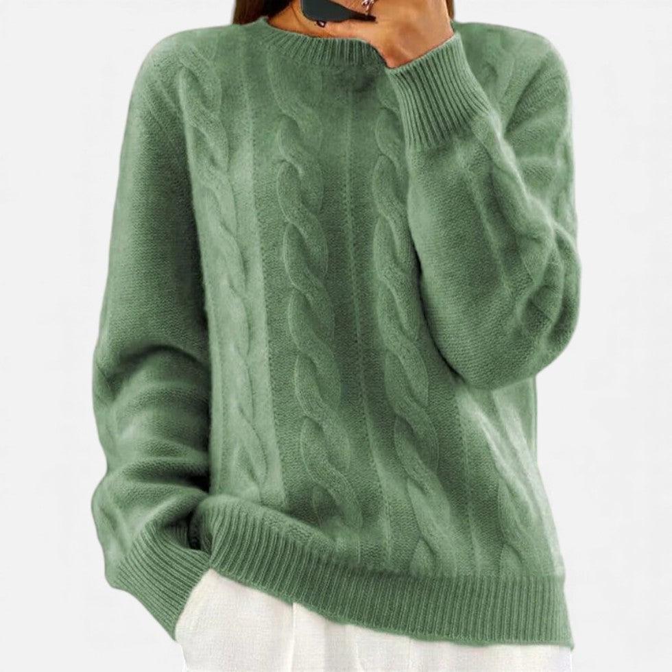 Dame strikket sweater med kabelmønster