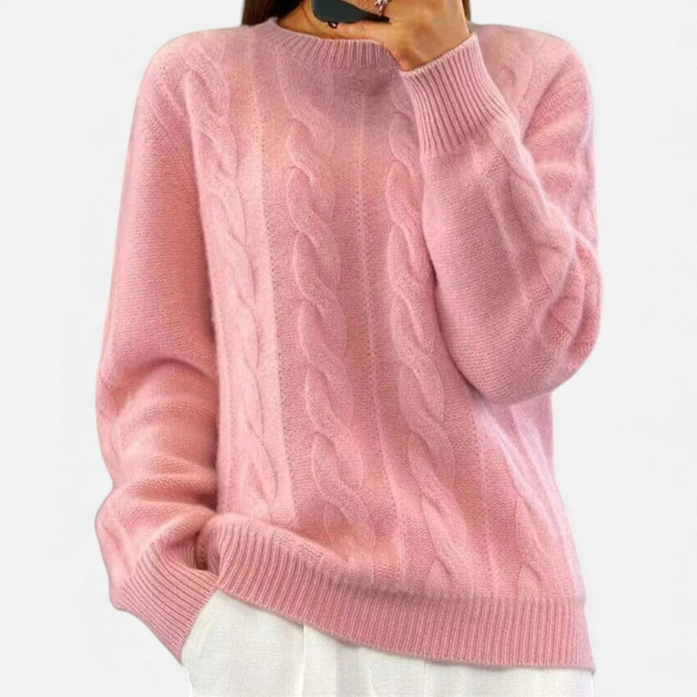 Dame strikket sweater med kabelmønster