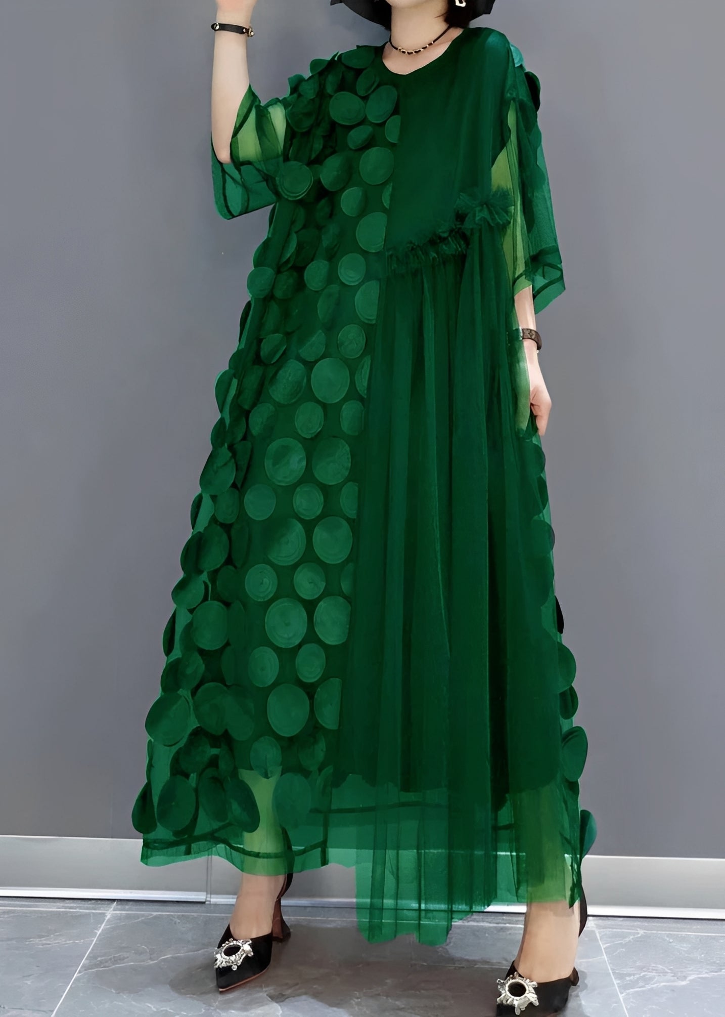 Elara - Asymmetrisk klänning med modern elegans