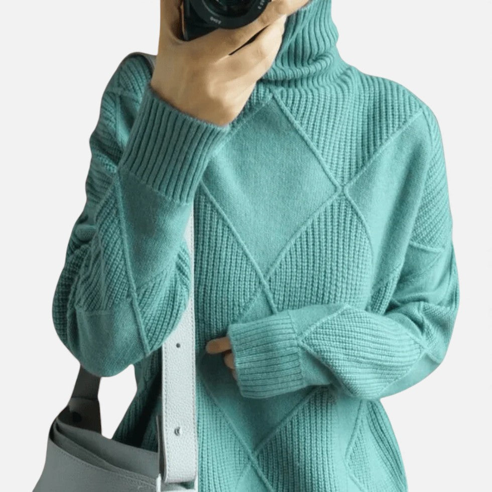 Blød dames højhalset sweater med struktureret strik